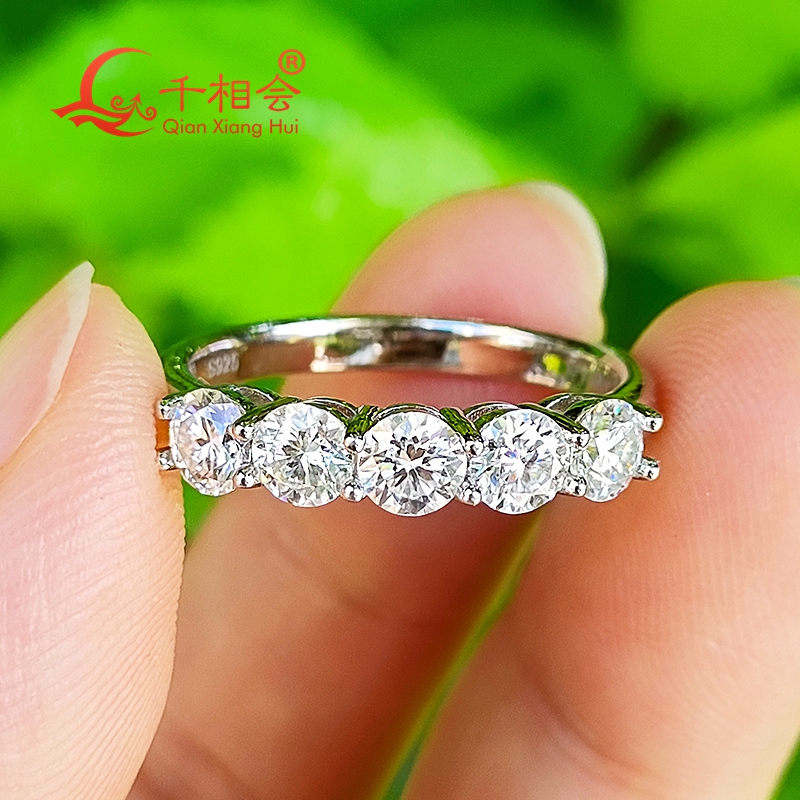 1.5ct 4mm round five stones D  - Vs Smartwatch 评论和价格